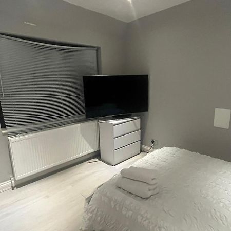 إلثام Large House Close To Greenwich المظهر الخارجي الصورة
