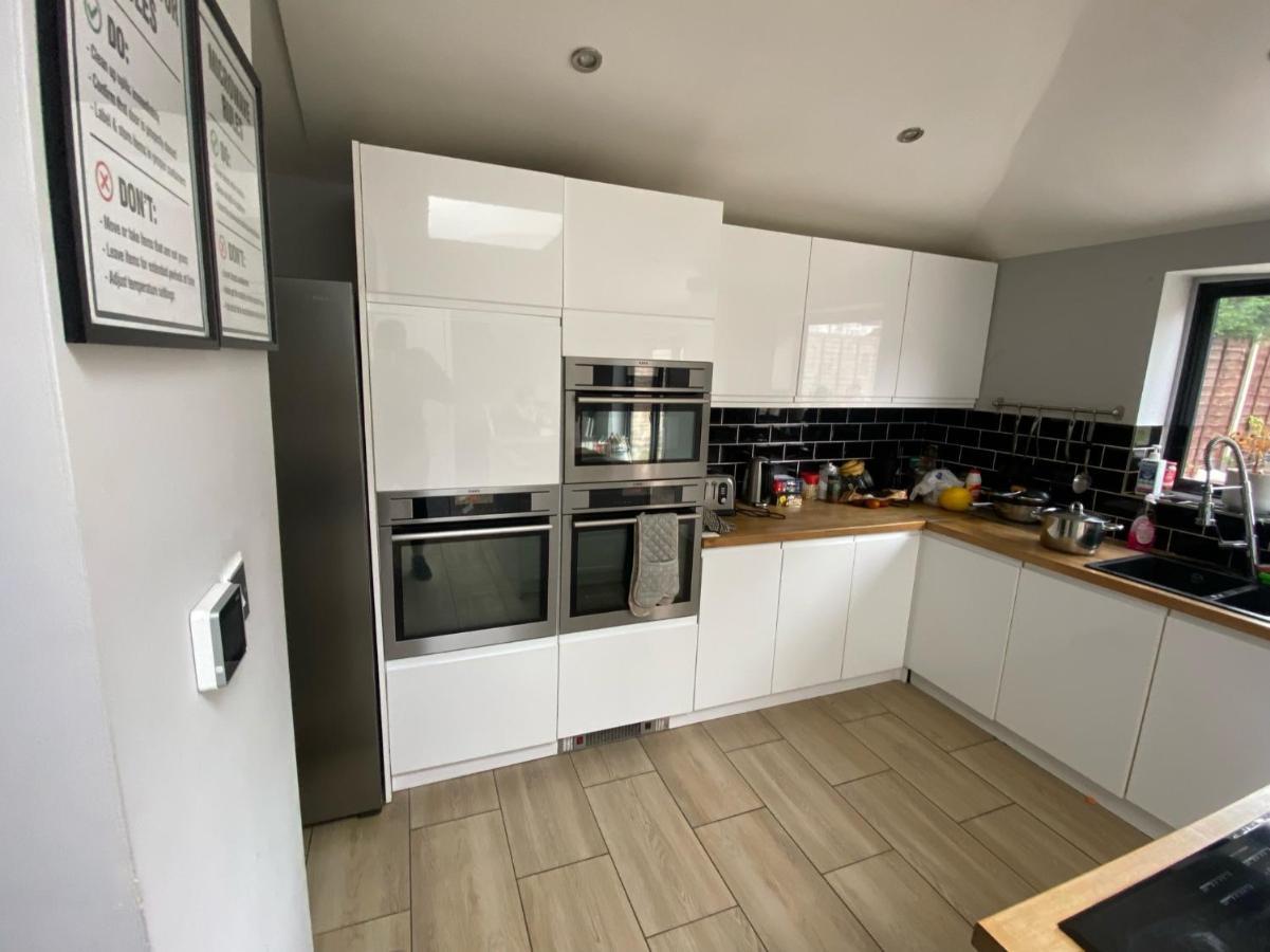 إلثام Large House Close To Greenwich المظهر الخارجي الصورة