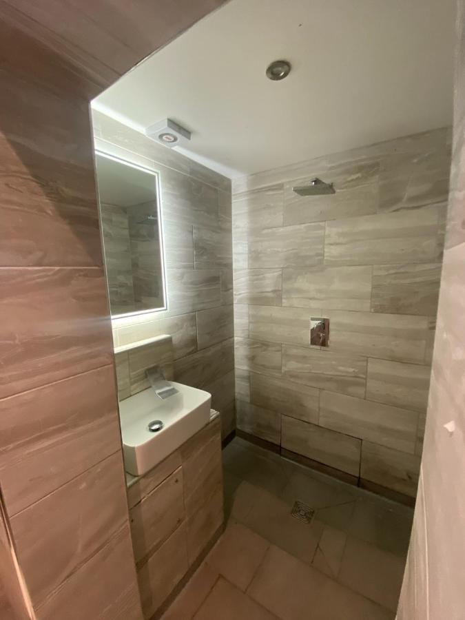 إلثام Large House Close To Greenwich المظهر الخارجي الصورة