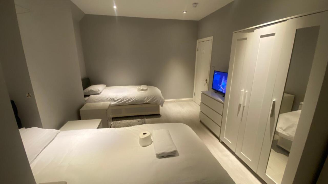 إلثام Large House Close To Greenwich المظهر الخارجي الصورة
