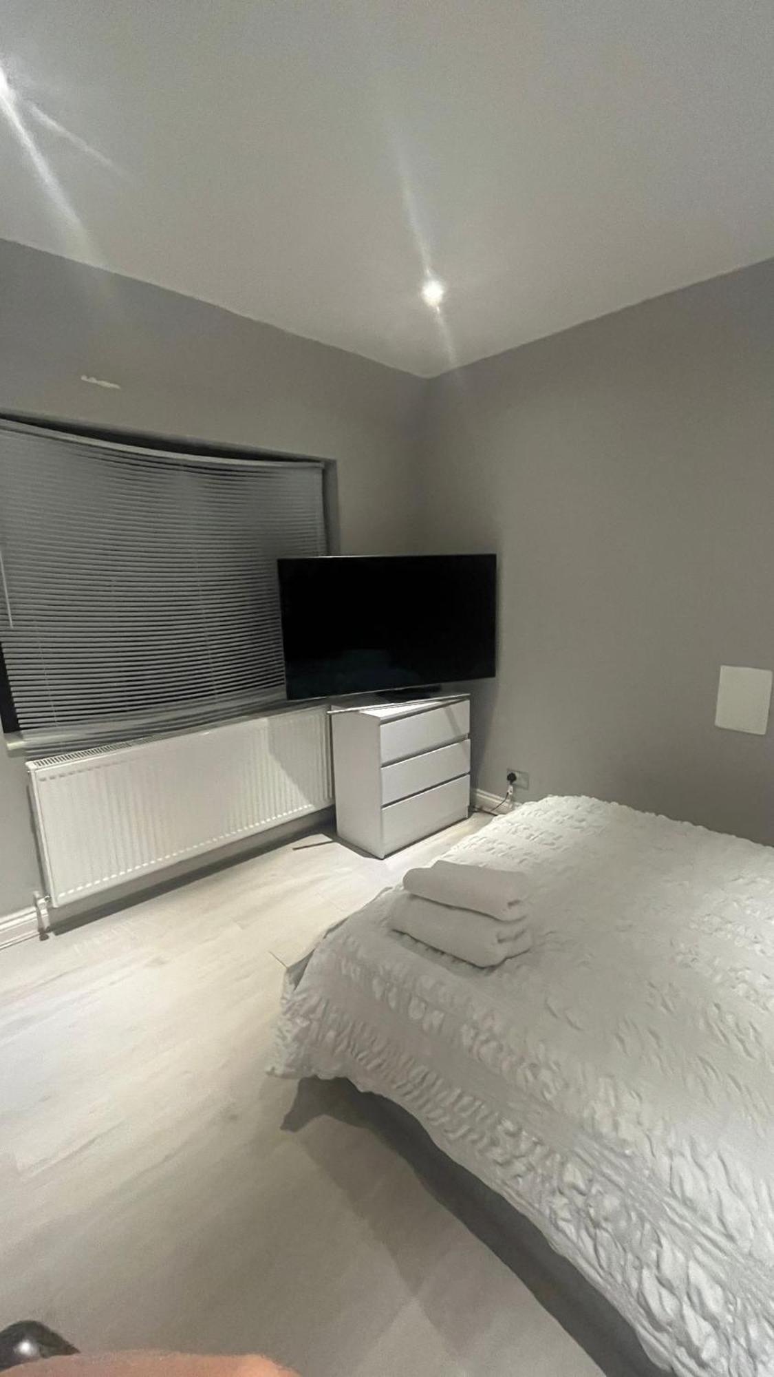 إلثام Large House Close To Greenwich المظهر الخارجي الصورة